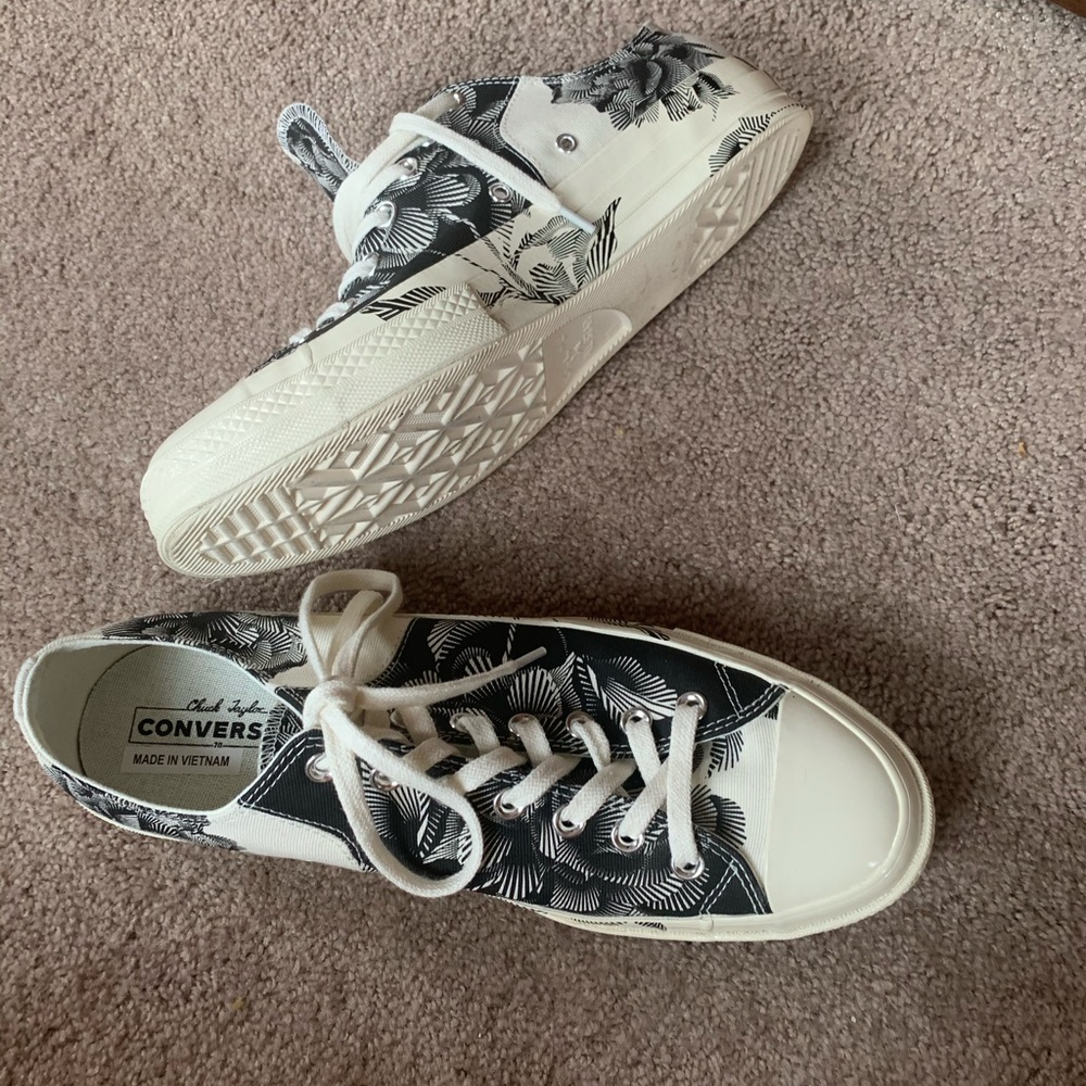 Converse shoes 👟 Make an offer! ✨
